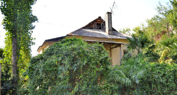 House of the Lavrikov family in Esaulenko Street, Sochi, August 30, 2014. Photo by Svetlana Kravchenko for the ‘Caucasian Knot’. House of the Lavrikov family in Esaulenko Street, Sochi, August 30, 2014. Photo by Svetlana Kravchenko for the ‘Caucasian Knot’.