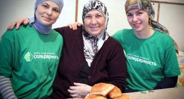 Voluntees help Syrian refugees who live in sanatoriums in Nalchik. Kabardino-Balkaria, July 2013. Photo: ‘Solidarnost’ Fund. Voluntees help Syrian refugees who live in sanatoriums in Nalchik. Kabardino-Balkaria, July 2013. Photo: ‘Solidarnost’ Fund.