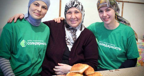 Voluntees help Syrian refugees who live in sanatoriums in Nalchik. Kabardino-Balkaria, July 2013. Photo: ‘Solidarnost’ Fund. Voluntees help Syrian refugees who live in sanatoriums in Nalchik. Kabardino-Balkaria, July 2013. Photo: ‘Solidarnost’ Fund.