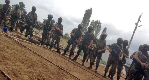 Cordoning off at the place of mass detention of mosque-goers, September 12, 2014, Derbent. Photo courtesy of an eyewitness Cordoning off at the place of mass detention of mosque-goers, September 12, 2014, Derbent. Photo courtesy of an eyewitness