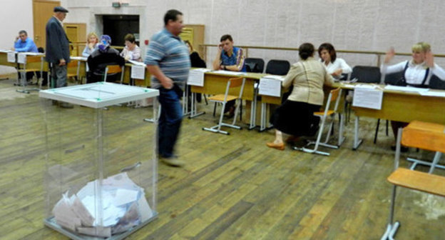 At the electoral precinct No.0438, Volgograd, September 14, 2014. Photo by Tatiana Filimonova for the ‘Caucasian Knot’. At the electoral precinct No.0438, Volgograd, September 14, 2014. Photo by Tatiana Filimonova for the ‘Caucasian Knot’.