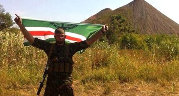 Chechen voluteer with Ichkeria flag in his hands. Photo: http://timer.od.ua/statji/volch_e_znamya_nad_donbassom_832.html Chechen voluteer with Ichkeria flag in his hands. Photo: http://timer.od.ua/statji/volch_e_znamya_nad_donbassom_832.html
