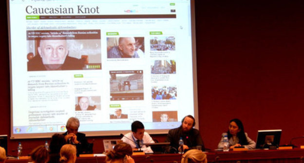 Discussion on the sides of the UN Human Rights Council session. Geneva, September 17, 2014. Photo by Susan Coughtrie. Discussion on the sides of the UN Human Rights Council session. Geneva, September 17, 2014. Photo by Susan Coughtrie.