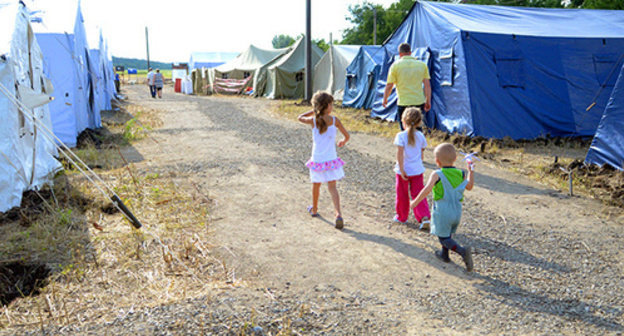 Ukranian refugees in the camp in Gukovo. July 2014. Photo by Oleg Pchelov for the ‘Caucasian Knot’. Ukranian refugees in the camp in Gukovo. July 2014. Photo by Oleg Pchelov for the ‘Caucasian Knot’.