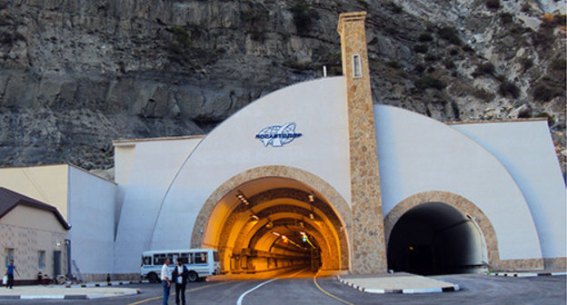 Gimry tunnel. Photo: Abu Ubaida, https://ru.wikipedia.org/wiki/%C3%E8%EC%F0%E8%ED%F1%EA%E8%E9_%E0%E2%F2%EE%E4%EE%F0%EE%E6%ED%FB%E9_%F2%EE%ED%ED%E5%EB%FC Gimry tunnel. Photo: Abu Ubaida, https://ru.wikipedia.org/wiki/%C3%E8%EC%F0%E8%ED%F1%EA%E8%E9_%E0%E2%F2%EE%E4%EE%F0%EE%E6%ED%FB%E9_%F2%EE%ED%ED%E5%EB%FC