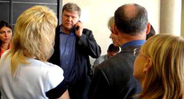 Sergey Mitrokhin (in the centre) before the court session. Krasnodar, September 24, 2014. Photo http://www.ewnc.org/node/14974 Sergey Mitrokhin (in the centre) before the court session. Krasnodar, September 24, 2014. Photo http://www.ewnc.org/node/14974