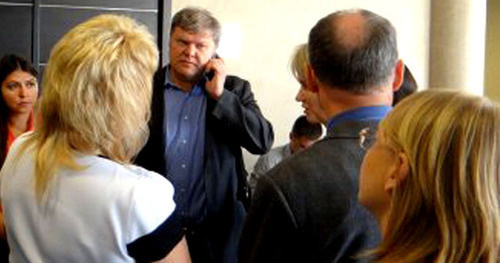 Sergey Mitrokhin (in the centre) before the court session. Krasnodar, September 24, 2014. Photo http://www.ewnc.org/node/14974 Sergey Mitrokhin (in the centre) before the court session. Krasnodar, September 24, 2014. Photo http://www.ewnc.org/node/14974