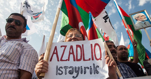 A participants of the opposition meeting holds a poster "We want freedom!". Baku, August 18, 2013. Photo by Aziz Karimov for the "Caucasian Knot" A participants of the opposition meeting holds a poster "We want freedom!". Baku, August 18, 2013. Photo by Aziz Karimov for the "Caucasian Knot"