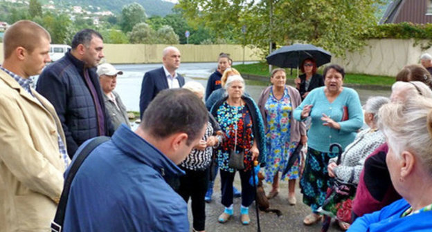Meeting of the residents of the micro-district KSM in Sochi. September 26, 2014. Photo by Yelena Dzaganiya Meeting of the residents of the micro-district KSM in Sochi. September 26, 2014. Photo by Yelena Dzaganiya
