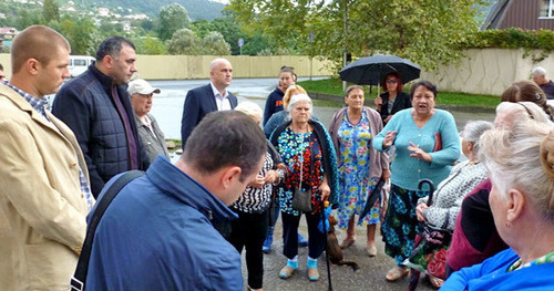 Meeting of the residents of the micro-district KSM in Sochi. September 26, 2014. Photo by Yelena Dzaganiya Meeting of the residents of the micro-district KSM in Sochi. September 26, 2014. Photo by Yelena Dzaganiya