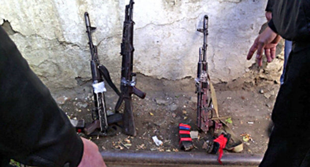 Fire arms found at the place of the incident. http://05.mvd.ru/upload/site9/document_images/xG7XFXPsAU-800x600.jpg Fire arms found at the place of the incident. http://05.mvd.ru/upload/site9/document_images/xG7XFXPsAU-800x600.jpg