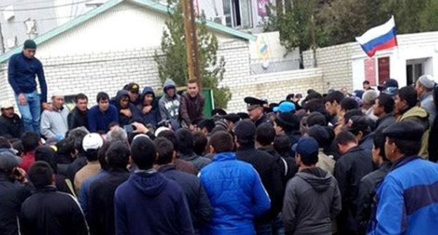 A protest action in the village of Terekli-Mekteb. October 8, 2014. Photo by an eyewitness A protest action in the village of Terekli-Mekteb. October 8, 2014. Photo by an eyewitness