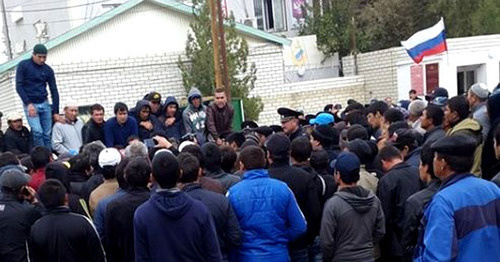 A protest action in the village of Terekli-Mekteb. October 8, 2014. Photo by an eyewitness A protest action in the village of Terekli-Mekteb. October 8, 2014. Photo by an eyewitness