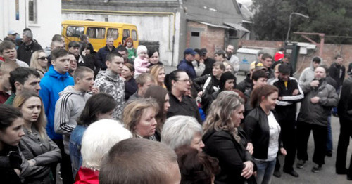 Protest action after the fight in the hospital of the city of Mineralnye Vody. September 28, 2014. Photo: Bloknot Stavropol http://bloknot-stavropol.ru/news/more/na-mitinge-v-minvodah-policija-dokazyvala-chto-cakanjan---kazak-a-ne-sotrudnik-policii Protest action after the fight in the hospital of the city of Mineralnye Vody. September 28, 2014. Photo: Bloknot Stavropol http://bloknot-stavropol.ru/news/more/na-mitinge-v-minvodah-policija-dokazyvala-chto-cakanjan---kazak-a-ne-sotrudnik-policii
