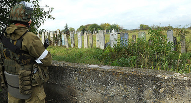 Law enforcement officer during the search operation near Psykhurei settlement, Kabardino-Balkaria. Photo: http://nac.gov.ru/nakmessage/2014/10/06/v-kabardino-balkarii-neitralizovany-dva-uchastnika-nezakonnogo-vooruzhennogo-f.html Law enforcement officer during the search operation near Psykhurei settlement, Kabardino-Balkaria. Photo: http://nac.gov.ru/nakmessage/2014/10/06/v-kabardino-balkarii-neitralizovany-dva-uchastnika-nezakonnogo-vooruzhennogo-f.html