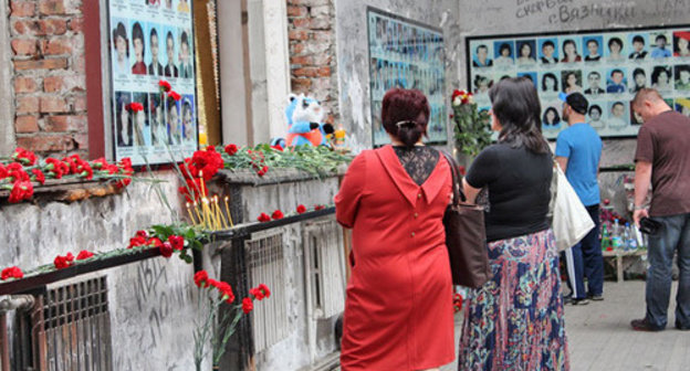 Mourning events to mark the tenth anniversary of the terror act in Beslan, September 1, 2014. Photo by Emma Marzoeva for the ‘Caucasian Knot’. Mourning events to mark the tenth anniversary of the terror act in Beslan, September 1, 2014. Photo by Emma Marzoeva for the ‘Caucasian Knot’.