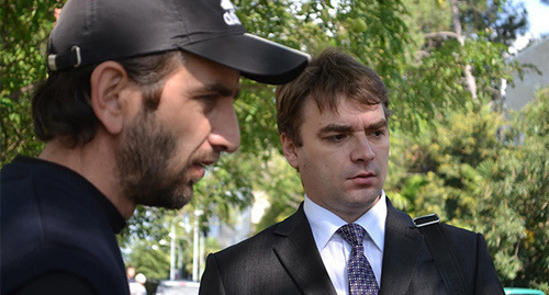 Mardiros Demerchyan (on the left) and advocate Alexander Popkov (on the right). Photo by Svetlana Kravchenko for the ‘Caucasian Knot’. Mardiros Demerchyan (on the left) and advocate Alexander Popkov (on the right). Photo by Svetlana Kravchenko for the ‘Caucasian Knot’.