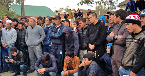 Protest action demanding to punish the persons responsible for the death of Eradil Asanov. Village of Terekli-Mekteb, October 8. 2014. Photo by Patimat Makhmudova for the ‘Caucasian Knot’. Protest action demanding to punish the persons responsible for the death of Eradil Asanov. Village of Terekli-Mekteb, October 8. 2014. Photo by Patimat Makhmudova for the ‘Caucasian Knot’.