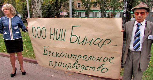 Residents of Srednaya Akhtuba picket against expanded clay factories. Volgograd, October 17, 2014. Photo by Vyacheslav Yaschenko for the ‘Caucasian Knot’. Residents of Srednaya Akhtuba picket against expanded clay factories. Volgograd, October 17, 2014. Photo by Vyacheslav Yaschenko for the ‘Caucasian Knot’.
