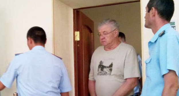 Mikhail Stolyarov (in the centre) in the courtroom. Astrakhan, August 2014. Photo by Yelena Grebenyuk for the "Caucasian Knot" Mikhail Stolyarov (in the centre) in the courtroom. Astrakhan, August 2014. Photo by Yelena Grebenyuk for the "Caucasian Knot"