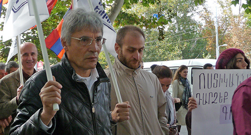 Participant of a march, Yerevan, October 21, 2014. Photo by Armine Martirosyan for the "Caucasian Knot" Participant of a march, Yerevan, October 21, 2014. Photo by Armine Martirosyan for the "Caucasian Knot"