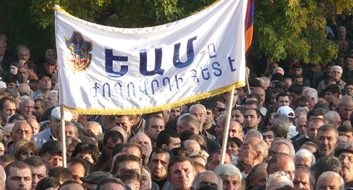 Sign on the banner: ‘Soldiers-liberators together with people’. Photo by Armine Martirosyan for the ‘Caucasian Knot’. Sign on the banner: ‘Soldiers-liberators together with people’. Photo by Armine Martirosyan for the ‘Caucasian Knot’.