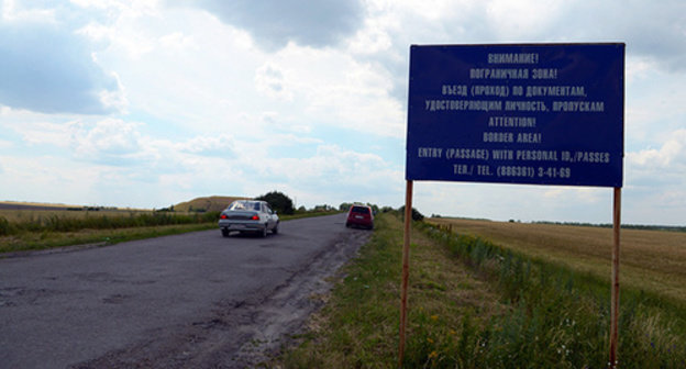 Road leading towards the Russian-Ukraine border. Rostov Region, July 2014. Photo by Oleg Pchelov for the ‘Caucasian Knot’. Road leading towards the Russian-Ukraine border. Rostov Region, July 2014. Photo by Oleg Pchelov for the ‘Caucasian Knot’.