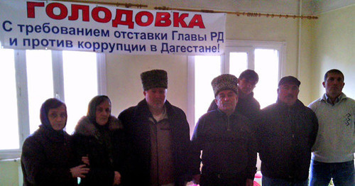 Participants of a hunger-strike demanding the resignation of the Dagestani leader Ramazan Abdulatipov. Makhachkala, October 29, 2014. Photo: regional office of ‘Spravedlivaya Rossiya’ Party, http://www.spravedlivo.ru Participants of a hunger-strike demanding the resignation of the Dagestani leader Ramazan Abdulatipov. Makhachkala, October 29, 2014. Photo: regional office of ‘Spravedlivaya Rossiya’ Party, http://www.spravedlivo.ru