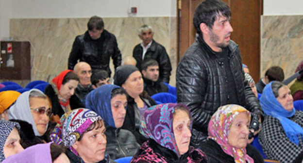 Relatives of disappeared Chechen residents who received genetic passports. Grozny, October 28, 2014. Photo: ‘Molodezhnaya Smena’ newspaper, http://msmena.ru Relatives of disappeared Chechen residents who received genetic passports. Grozny, October 28, 2014. Photo: ‘Molodezhnaya Smena’ newspaper, http://msmena.ru