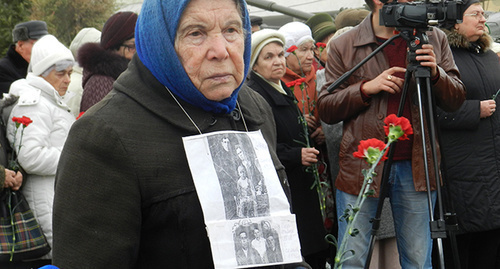Participant of the rally in commemoration of political repressions victims, Volgograd, October 30, 2014. Photo by Tatiana Filimonova for the ‘Caucasian Knot’. Participant of the rally in commemoration of political repressions victims, Volgograd, October 30, 2014. Photo by Tatiana Filimonova for the ‘Caucasian Knot’.