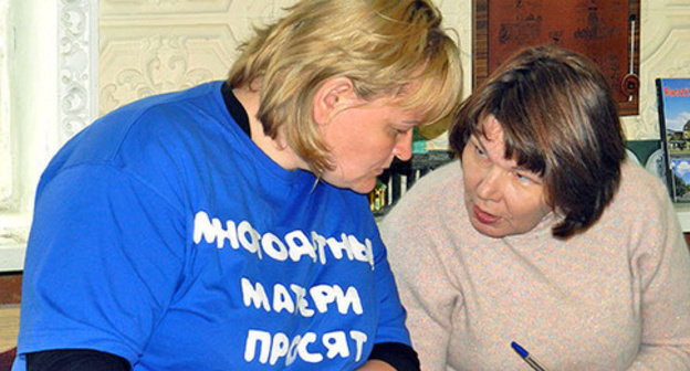 Mothers of many children Nadezhda Kireeca (to the left) and Olga STepanova. Photo by Tatyana Filimonova for the "Caucasian Knot" Mothers of many children Nadezhda Kireeca (to the left) and Olga STepanova. Photo by Tatyana Filimonova for the "Caucasian Knot"