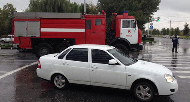 Fire-engine in the Lorsanova street in Grozny. Photo by Karina Gadzhieva for the "Caucasian Knot" Fire-engine in the Lorsanova street in Grozny. Photo by Karina Gadzhieva for the "Caucasian Knot"