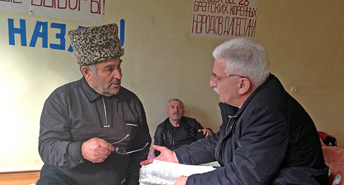 Denga Khalidov, the Adviser of the Dagestani leader, and the participant of the action Mamatkha Baysultanov. Photo by Patimat Makhmudova for the "Caucasian Knot" Denga Khalidov, the Adviser of the Dagestani leader, and the participant of the action Mamatkha Baysultanov. Photo by Patimat Makhmudova for the "Caucasian Knot"
