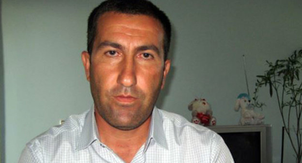 Yashar Bagirsoy, head of the regional branch of the Popular Front Party of Azerbaijan. Photo: RFE/RL http://www.rferl.org/content/azerbaijan_opposition_charged_with_faking_disability/24435360.html Yashar Bagirsoy, head of the regional branch of the Popular Front Party of Azerbaijan. Photo: RFE/RL http://www.rferl.org/content/azerbaijan_opposition_charged_with_faking_disability/24435360.html