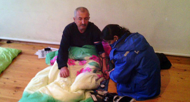 According to hunger-strikers, ambulance doctors come regularly to check their state of health. Photo by Patimat Makhamudova for the ‘Caucasian Knot’. According to hunger-strikers, ambulance doctors come regularly to check their state of health. Photo by Patimat Makhamudova for the ‘Caucasian Knot’.