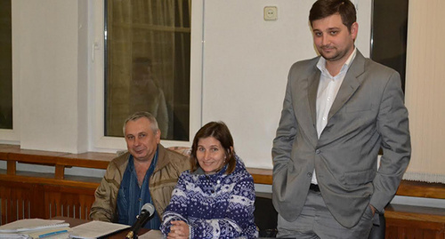 Lawyer Mikhail Sokolov (left), Nikalai Scherbakov (right), member of initiative group Elena Dzaganiya (centre). Photo by Svetlana Kravchenko for the ‘Caucasian Knot’. Lawyer Mikhail Sokolov (left), Nikalai Scherbakov (right), member of initiative group Elena Dzaganiya (centre). Photo by Svetlana Kravchenko for the ‘Caucasian Knot’.
