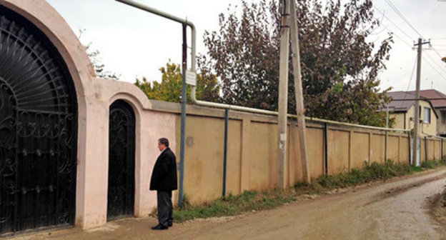 House in the outskirts of Makhachkala where hunger strike is taking place. November 2014. Photo by Patimat Makhmudova for the ‘Caucasian Knot’. House in the outskirts of Makhachkala where hunger strike is taking place. November 2014. Photo by Patimat Makhmudova for the ‘Caucasian Knot’.