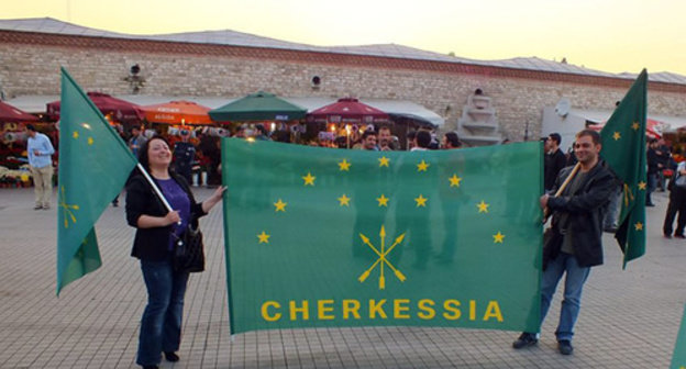 Day of Circassian Flag, Taksim square, Istanbul. Photo: http://www.cherkessia.net/images/gallery/byrkgn/b21.jpg Day of Circassian Flag, Taksim square, Istanbul. Photo: http://www.cherkessia.net/images/gallery/byrkgn/b21.jpg