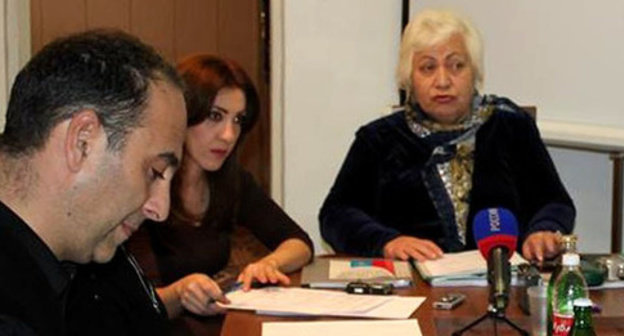 Asiyat Khabicheva, the Chair of the Public Oversight Commission of the Karachay-Cherkessian Republic (right), at the press conference, November 13, 2014. Photo by the ‘Caucasian Knot’ correspondent. Asiyat Khabicheva, the Chair of the Public Oversight Commission of the Karachay-Cherkessian Republic (right), at the press conference, November 13, 2014. Photo by the ‘Caucasian Knot’ correspondent.