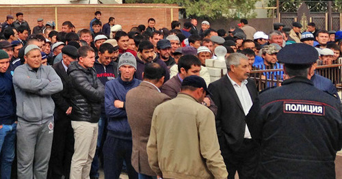 Rally in the village of Terekli-Mekteb demanding to punish the persons responsible for the death of Eradil Asanov, October 8, 2014. Photo by Patimat Makhmudova for the ‘Caucasian Knot’. Rally in the village of Terekli-Mekteb demanding to punish the persons responsible for the death of Eradil Asanov, October 8, 2014. Photo by Patimat Makhmudova for the ‘Caucasian Knot’.