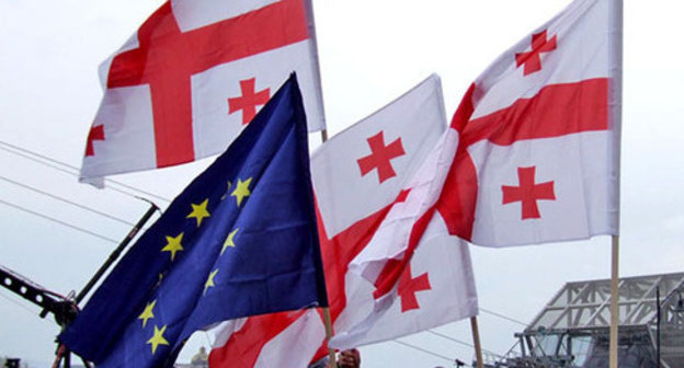 Flags of Georgia and EU. Photo by Edita Badasyan for the "Caucasian Knot" Flags of Georgia and EU. Photo by Edita Badasyan for the "Caucasian Knot"