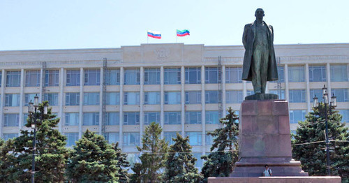 The building of the administration of Makhachkala. Dagestan. Photo: Al-Gimvraviy https://ru.wikipedia.org The building of the administration of Makhachkala. Dagestan. Photo: Al-Gimvraviy https://ru.wikipedia.org