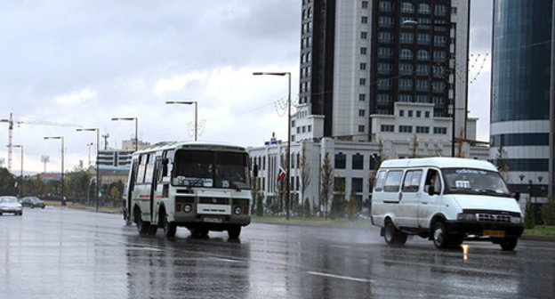 Traffic in the street of Grozny. Photo by Magomed Magomedov for the "Cuacasian Knot" Traffic in the street of Grozny. Photo by Magomed Magomedov for the "Cuacasian Knot"
