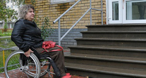 A wheelchair invalid near the hard-to-reach stairway. Photo by Nikolai Bravilov, http://bezformata.ru/content/Images/000/023/943/image23943730.jpg A wheelchair invalid near the hard-to-reach stairway. Photo by Nikolai Bravilov, http://bezformata.ru/content/Images/000/023/943/image23943730.jpg