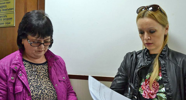 Yuliya Saltykova and Irina Kharchenko (to the left), residents of the Akatsij Street. Photo by Svetlana Kravchenko for the "Caucasian Knot" Yuliya Saltykova and Irina Kharchenko (to the left), residents of the Akatsij Street. Photo by Svetlana Kravchenko for the "Caucasian Knot"