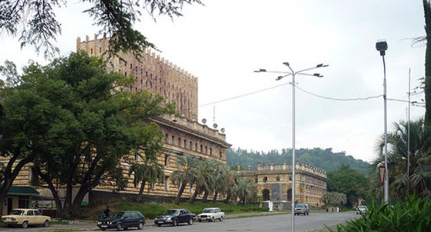 Sukhumi, Freedom Square. Photo: Trio7, https://ru.wikipedia.org/wiki/%D0%A1%D1%83%D1%85%D1%83%D0%BC#mediaviewer/File:%D0%9F%D0%BB%D0%BE%D1%89%D0%B0%D0%B4%D1%8C_%D0%A1%D0%B2%D0%BE%D0%B1%D0%BE%D0%B4%D1%8B.JPG Sukhumi, Freedom Square. Photo: Trio7, https://ru.wikipedia.org/wiki/%D0%A1%D1%83%D1%85%D1%83%D0%BC#mediaviewer/File:%D0%9F%D0%BB%D0%BE%D1%89%D0%B0%D0%B4%D1%8C_%D0%A1%D0%B2%D0%BE%D0%B1%D0%BE%D0%B4%D1%8B.JPG