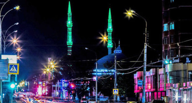 Akushinsky Avenue, Makhachkala. Photo by Shamil Vagabov, http://www.odnoselchane.ru/ Akushinsky Avenue, Makhachkala. Photo by Shamil Vagabov, http://www.odnoselchane.ru/