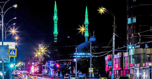 Akushinsky Avenue, Makhachkala. Photo by Shamil Vagabov, http://www.odnoselchane.ru/ Akushinsky Avenue, Makhachkala. Photo by Shamil Vagabov, http://www.odnoselchane.ru/