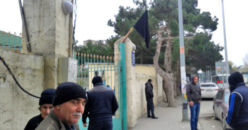 Near the gates of the mosque in Baku settlement of Garachukhur. November 26, 2014. Photo: Information Agency 'Vesti.az' http://vesti.az/news/227214#ad-image-2 Near the gates of the mosque in Baku settlement of Garachukhur. November 26, 2014. Photo: Information Agency 'Vesti.az' http://vesti.az/news/227214#ad-image-2