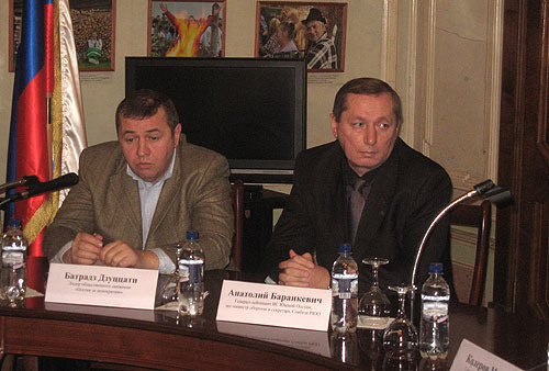 Anatoly Barankevich (right). Photo by the "Caucasian Knot" Anatoly Barankevich (right). Photo by the "Caucasian Knot"